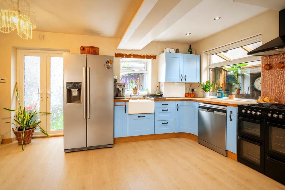 Coffee/tea facilities, Kitchen or kitchenette, dishwasher, minibar, oven, pet friendly, stove