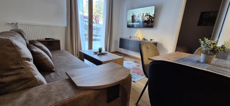 Communal lounge/ TV room, TV and multimedia, Living room, Seating area