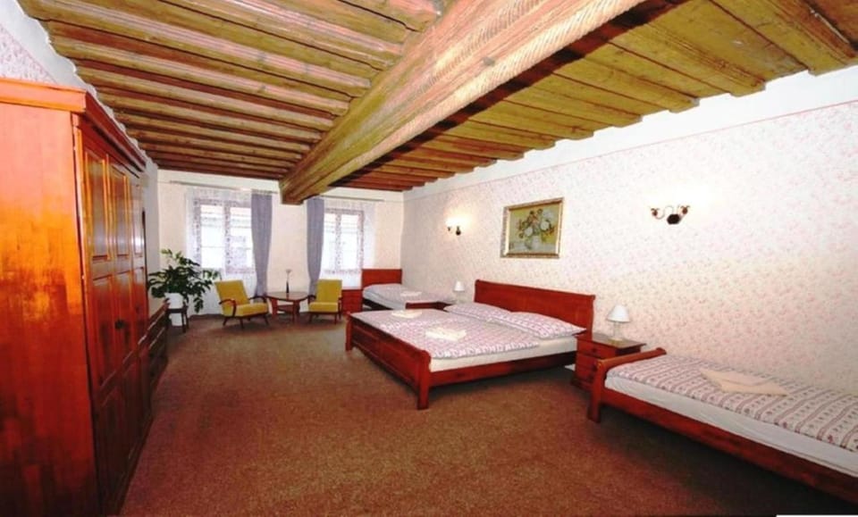 Photo of the whole room, Decorative detail