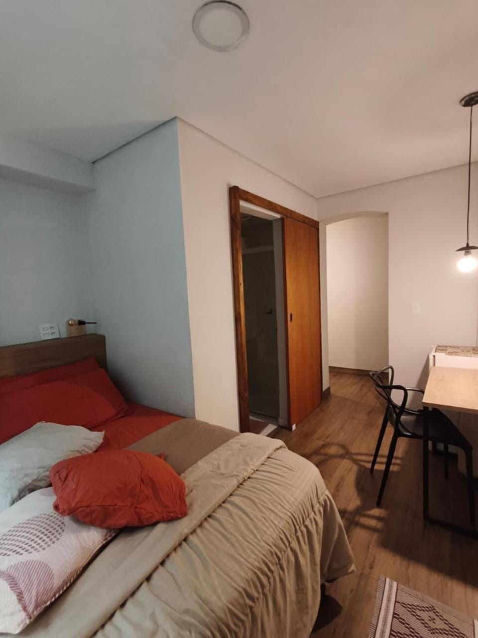 Bed, Seating area