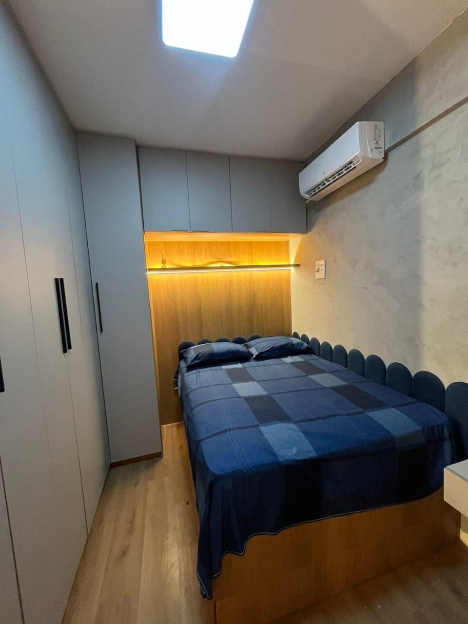 Bed, Photo of the whole room, wardrobe
