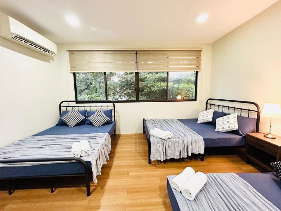 4BR Duplex for 25 persons with Wi-Fi & Parking Apartment in Cebu City