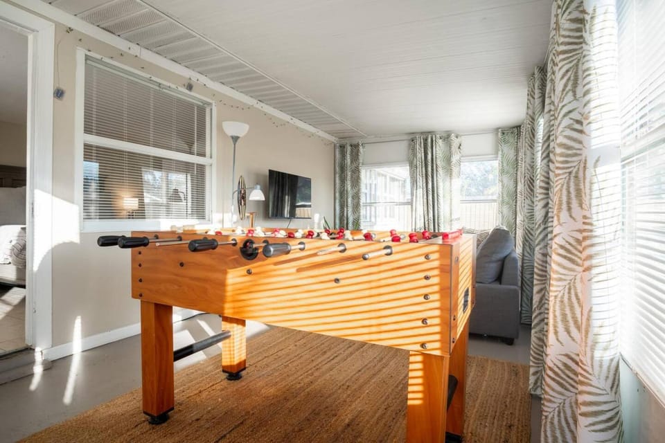 King bed, Near Siesta Beach, Lido, and Downtown! House in Sarasota