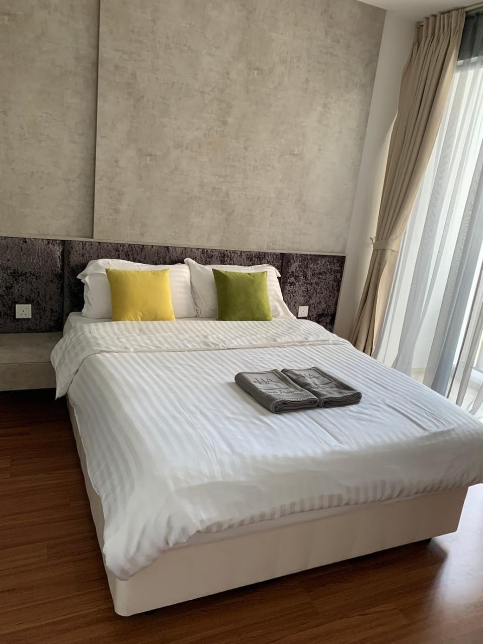 Bed, Bedroom, towels