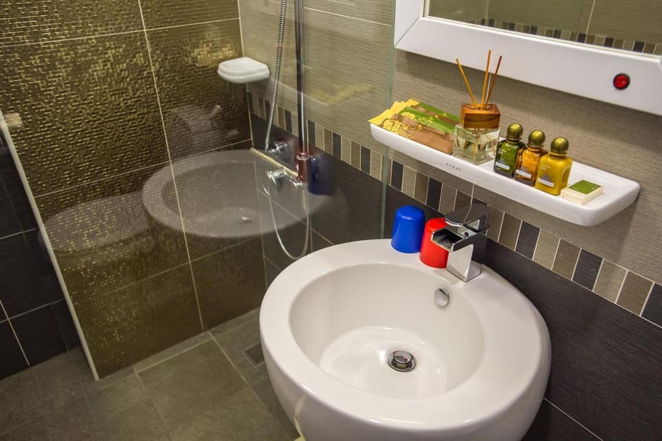 Shower, Toilet, Bathroom