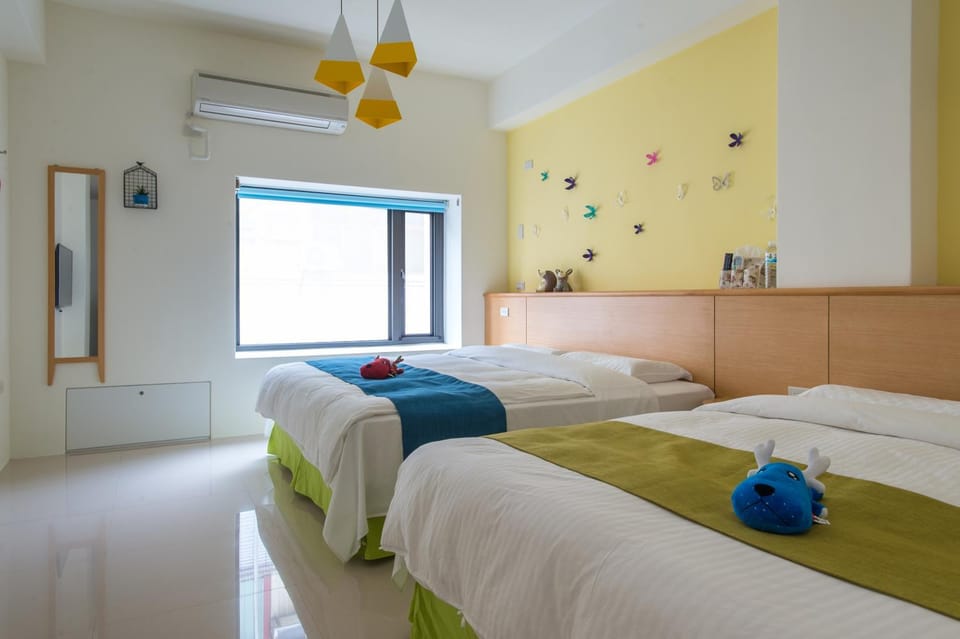 Photo of the whole room, Decorative detail, bunk bed, Family