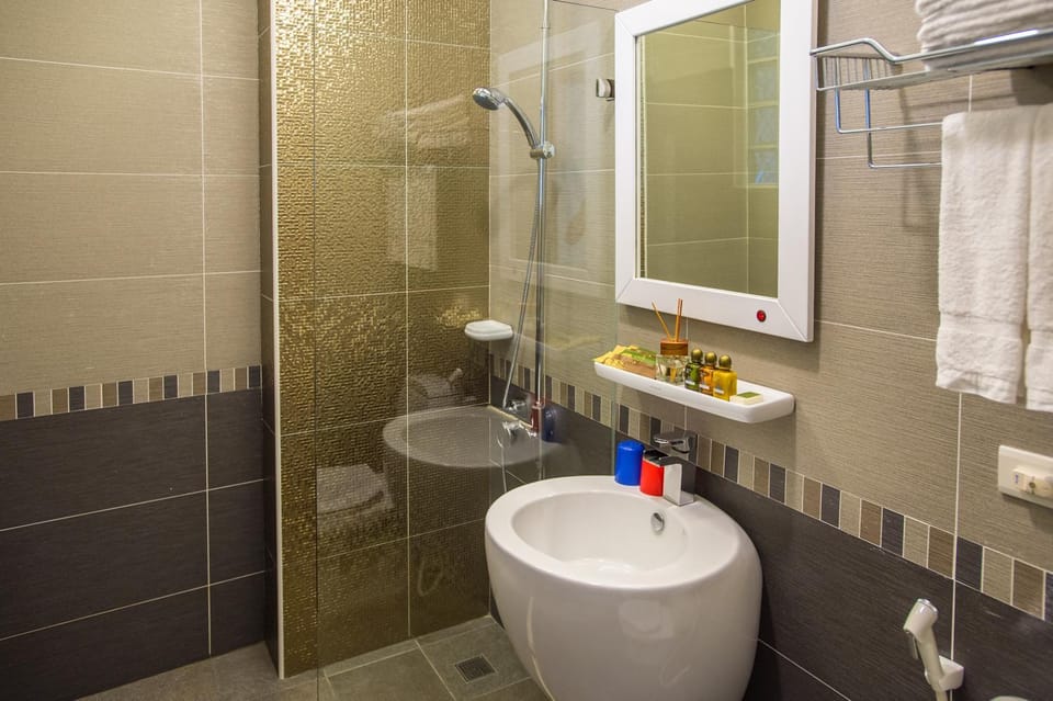 Shower, Toilet, Bathroom