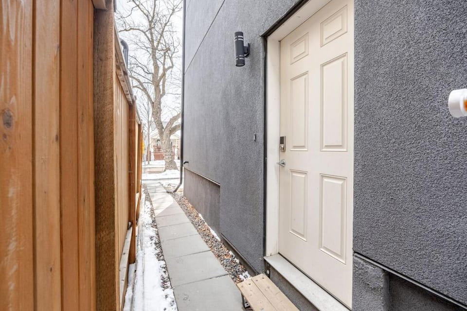 Property building, Facade/entrance