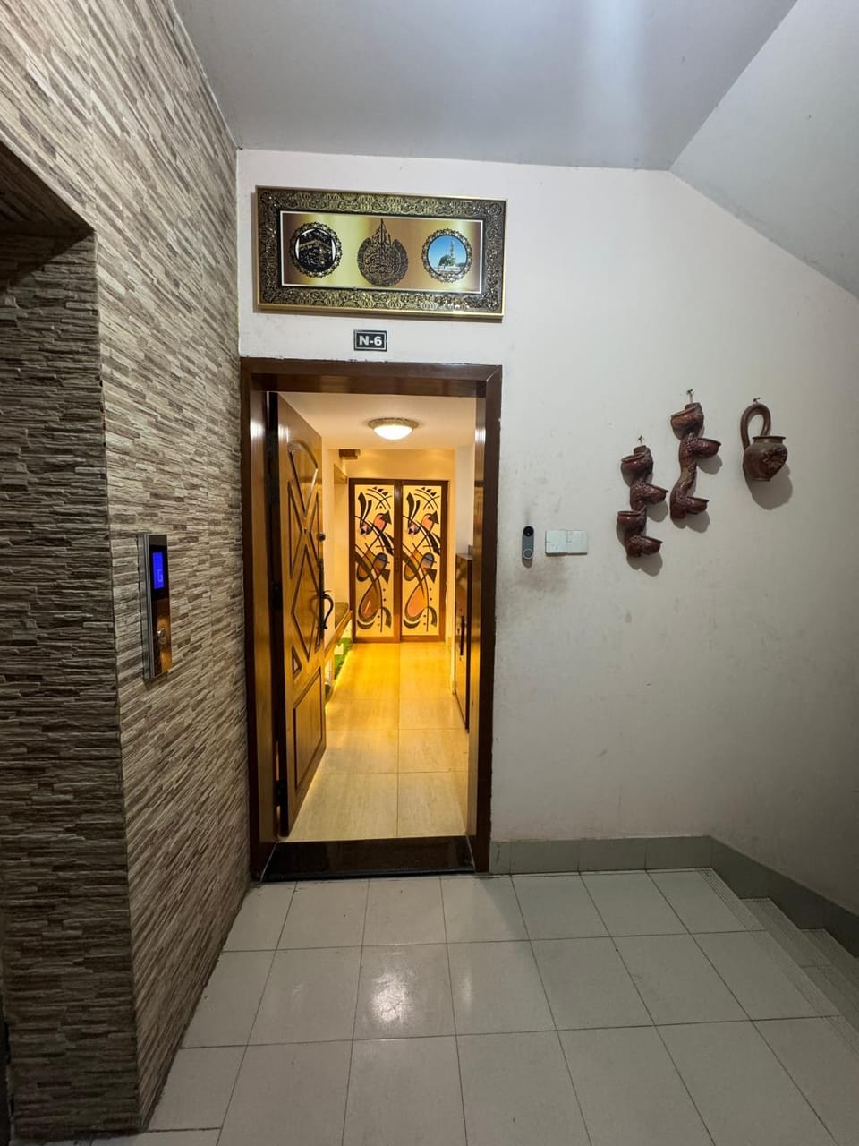 Facade/entrance