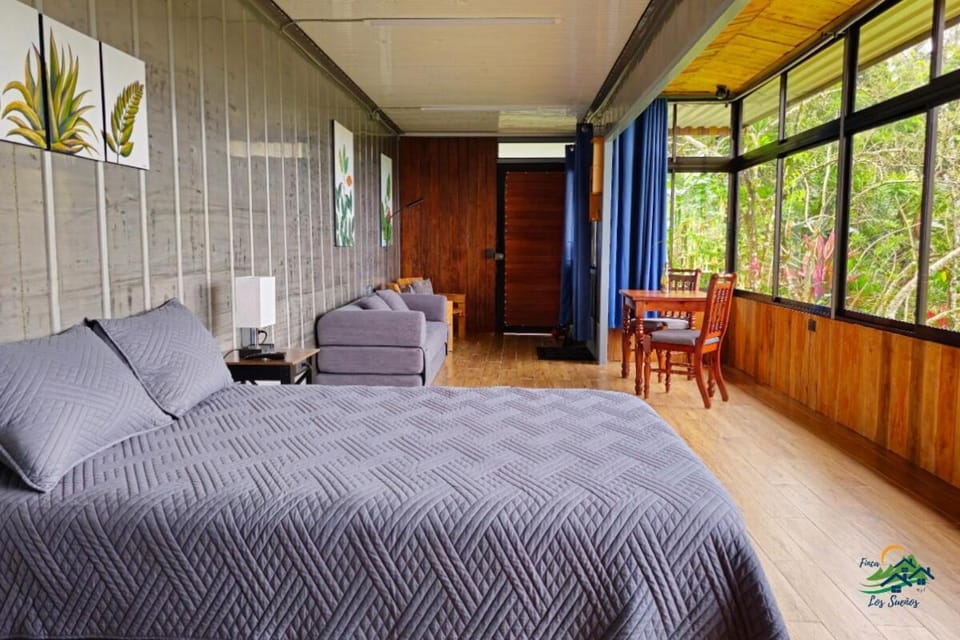 Bed, Photo of the whole room