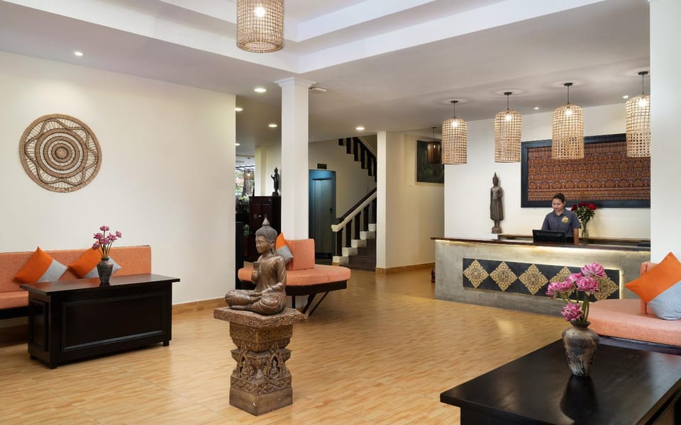 People, Lobby or reception, Lobby or reception, Seating area, Area and facilities