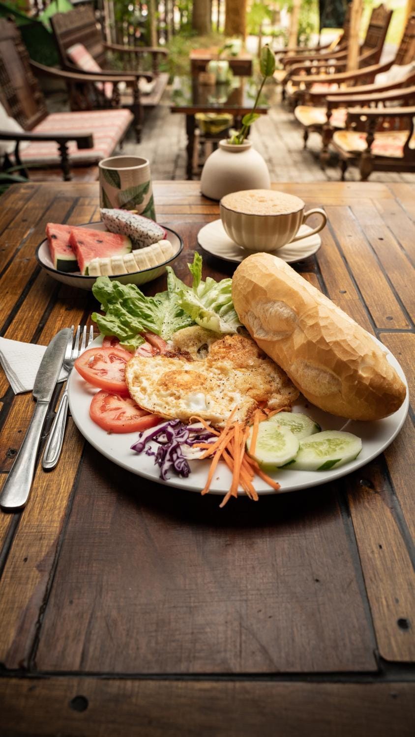 Continental breakfast, Lunch, Dinner