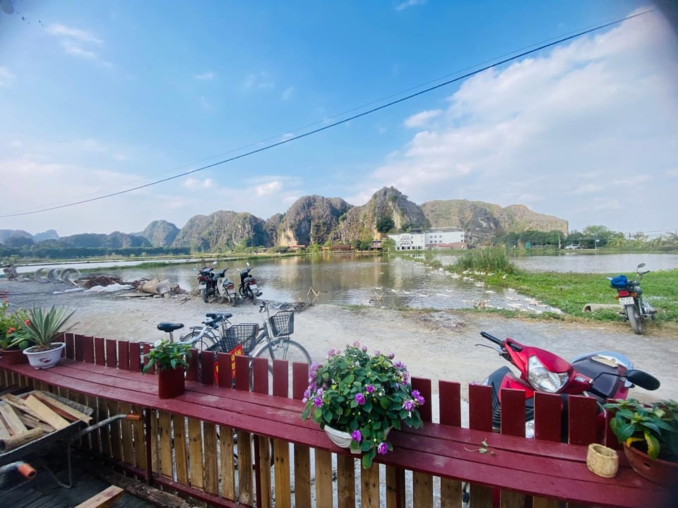 Nearby landmark, Day, Natural landscape