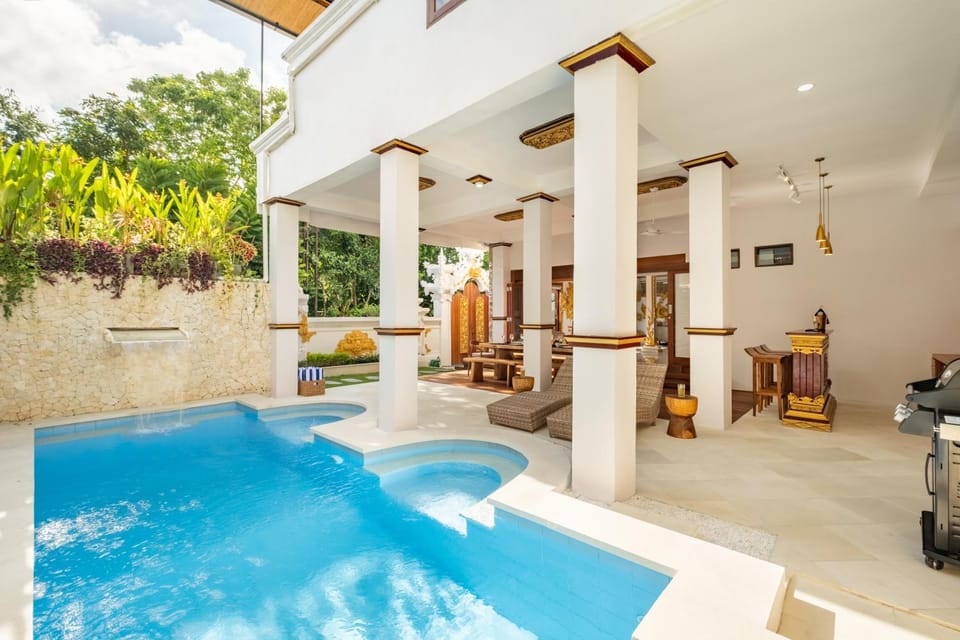 Pool view, Swimming pool, sunbed