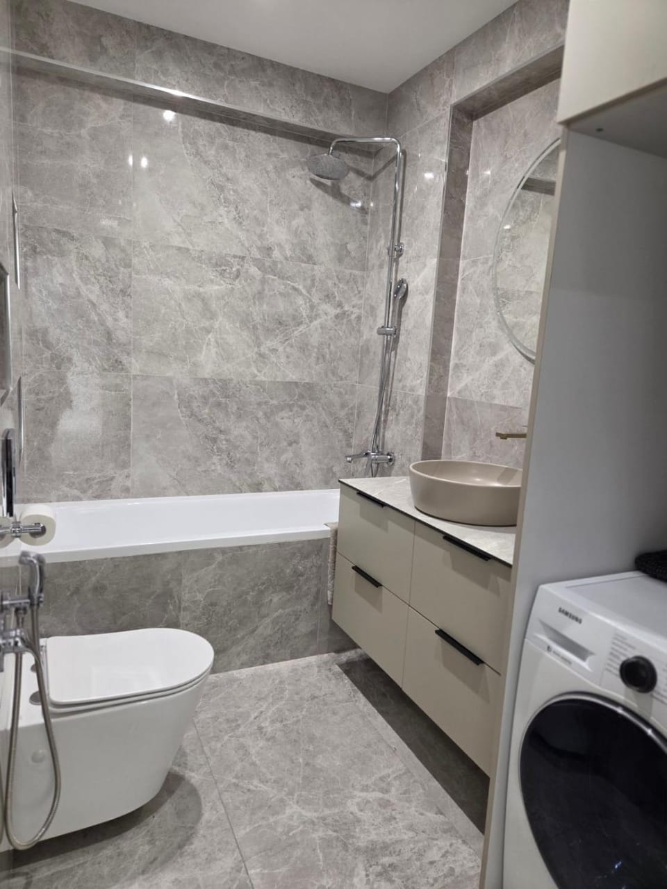 Shower, Toilet, Bathroom, towels