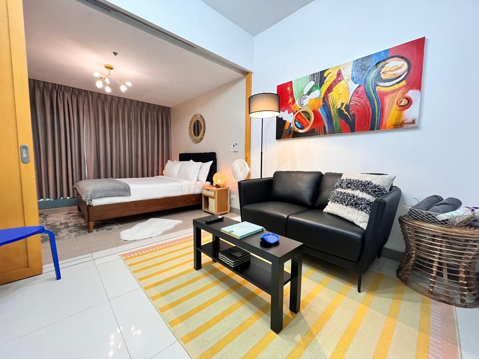 1BR - Uptown BGC Taguig Apartment hotel in Makati