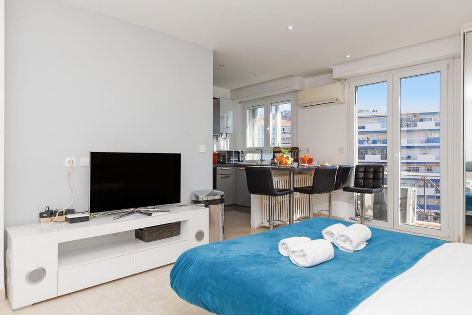 Sunny Mood YourHostHelper Apartment in Cannes