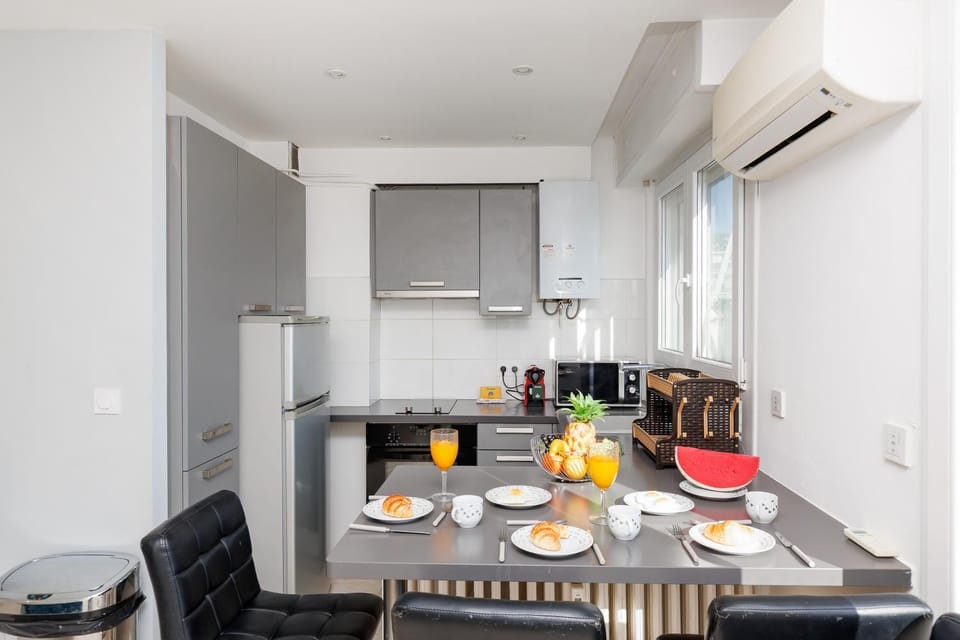 Sunny Mood YourHostHelper Apartment in Cannes