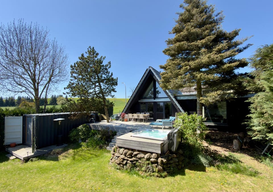 Property building, Garden, Swimming pool