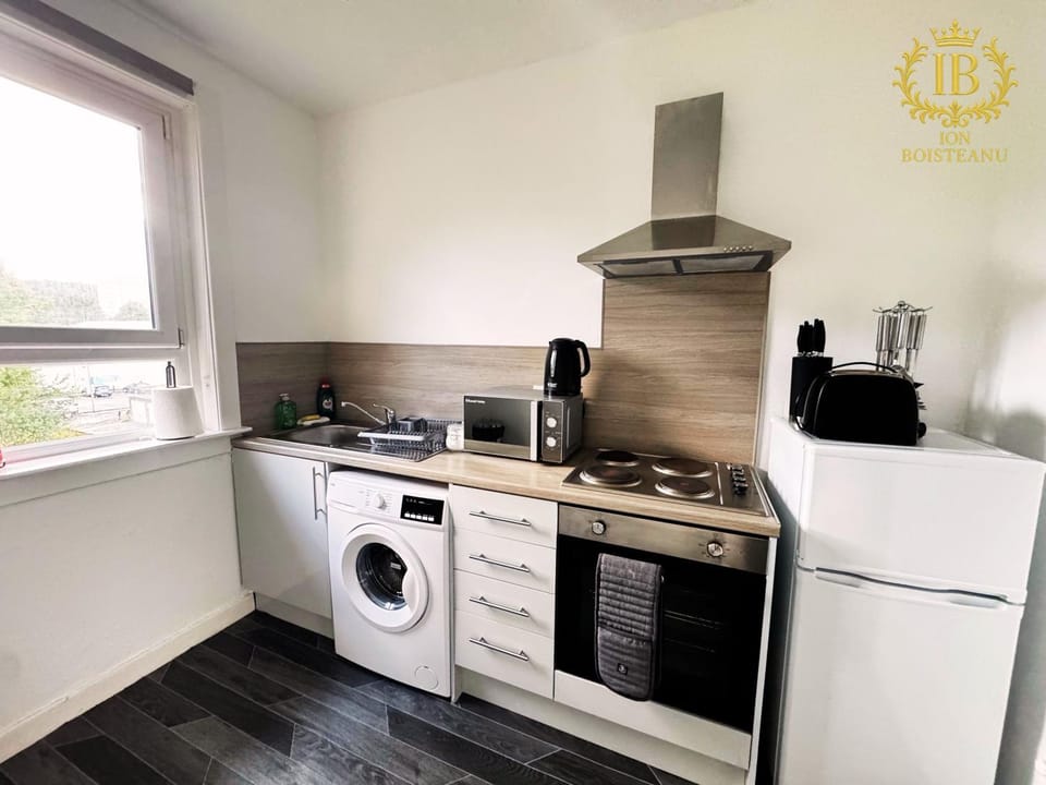 Kitchen or kitchenette, oven, stove, toaster, washing machine