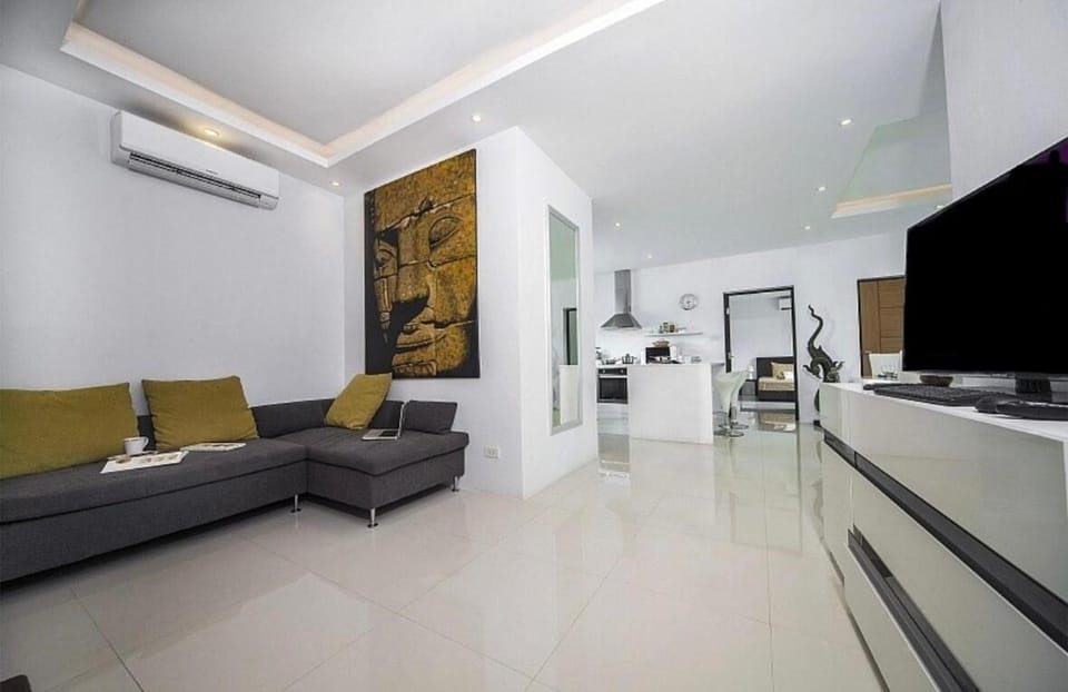 Communal lounge/ TV room, TV and multimedia, Living room, air conditioner