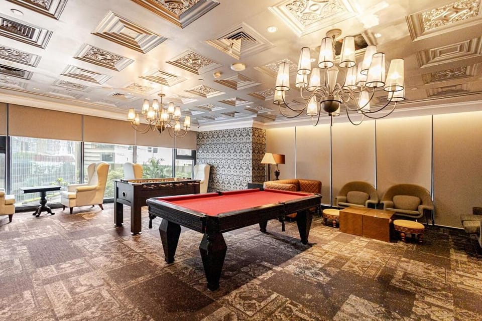 Billiard, Game Room