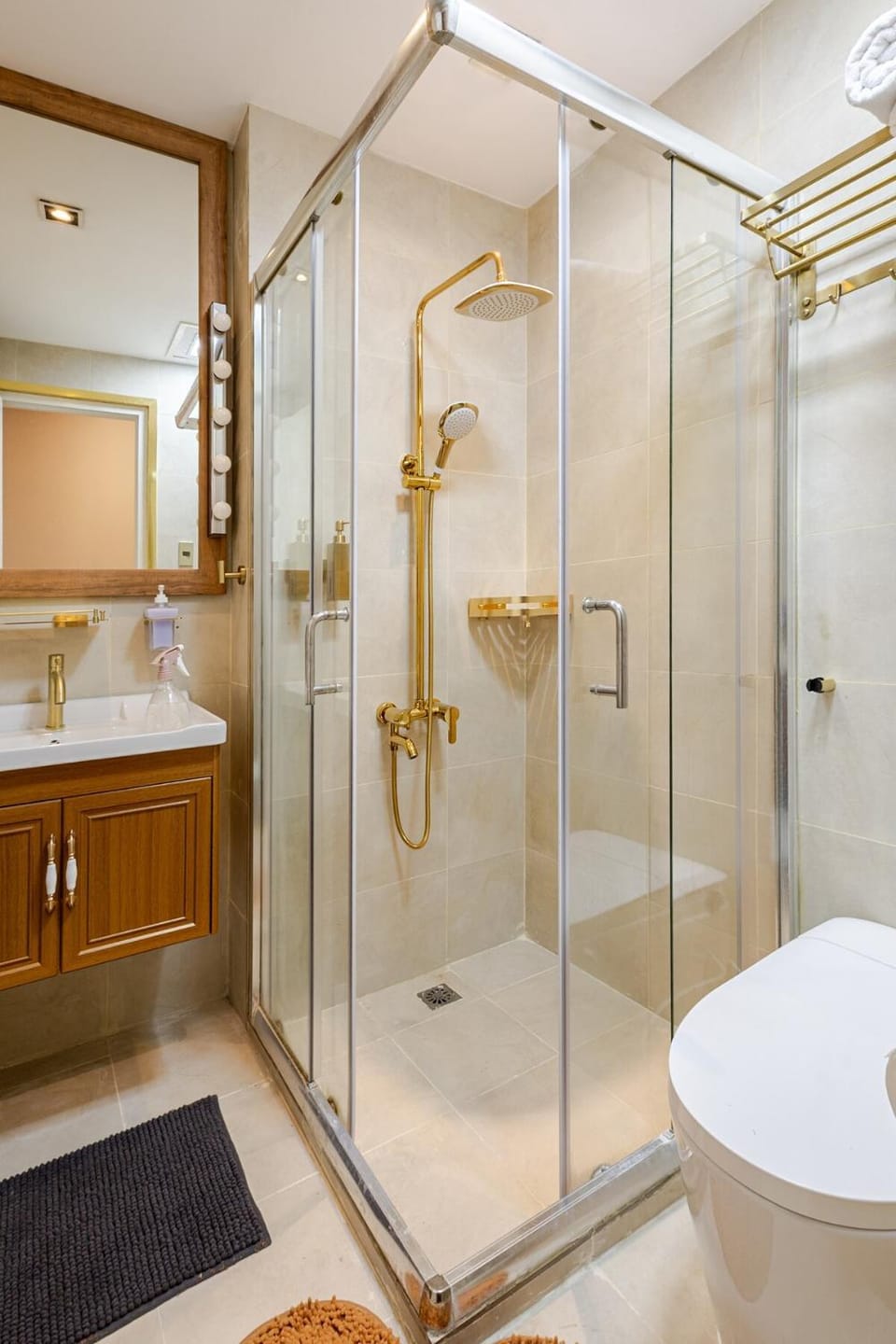 Shower, Toilet, Bathroom, towels