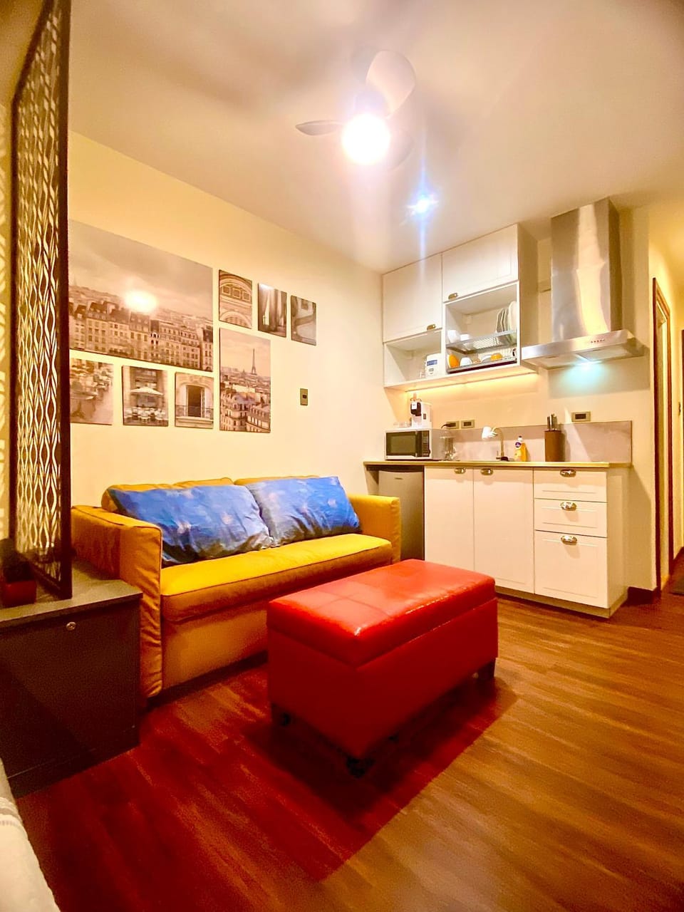 Kitchen or kitchenette, Living room