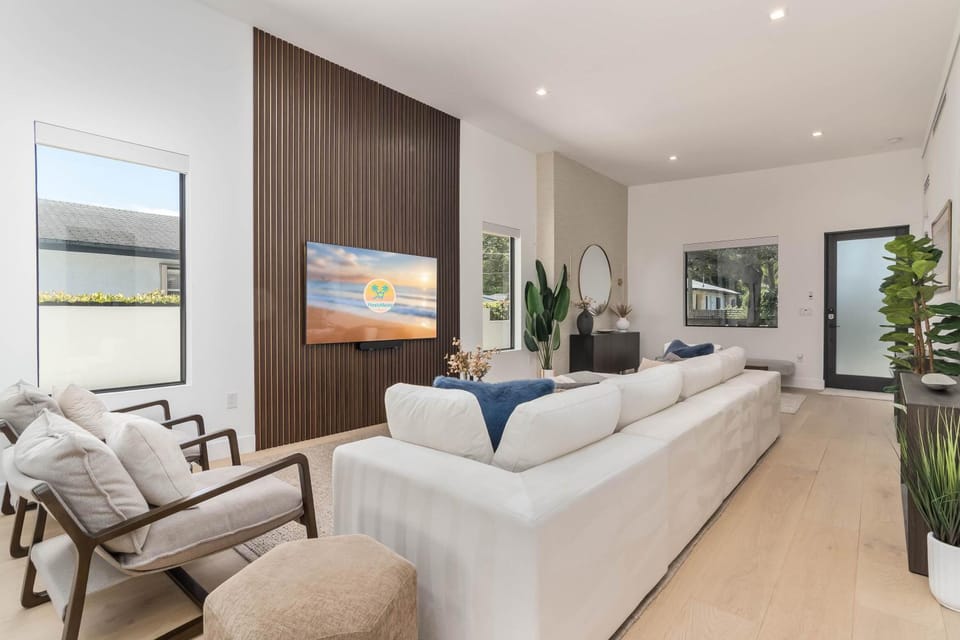 Luxury Miami Oasis with Heated Pool and BBQ Grill Villa in Miami