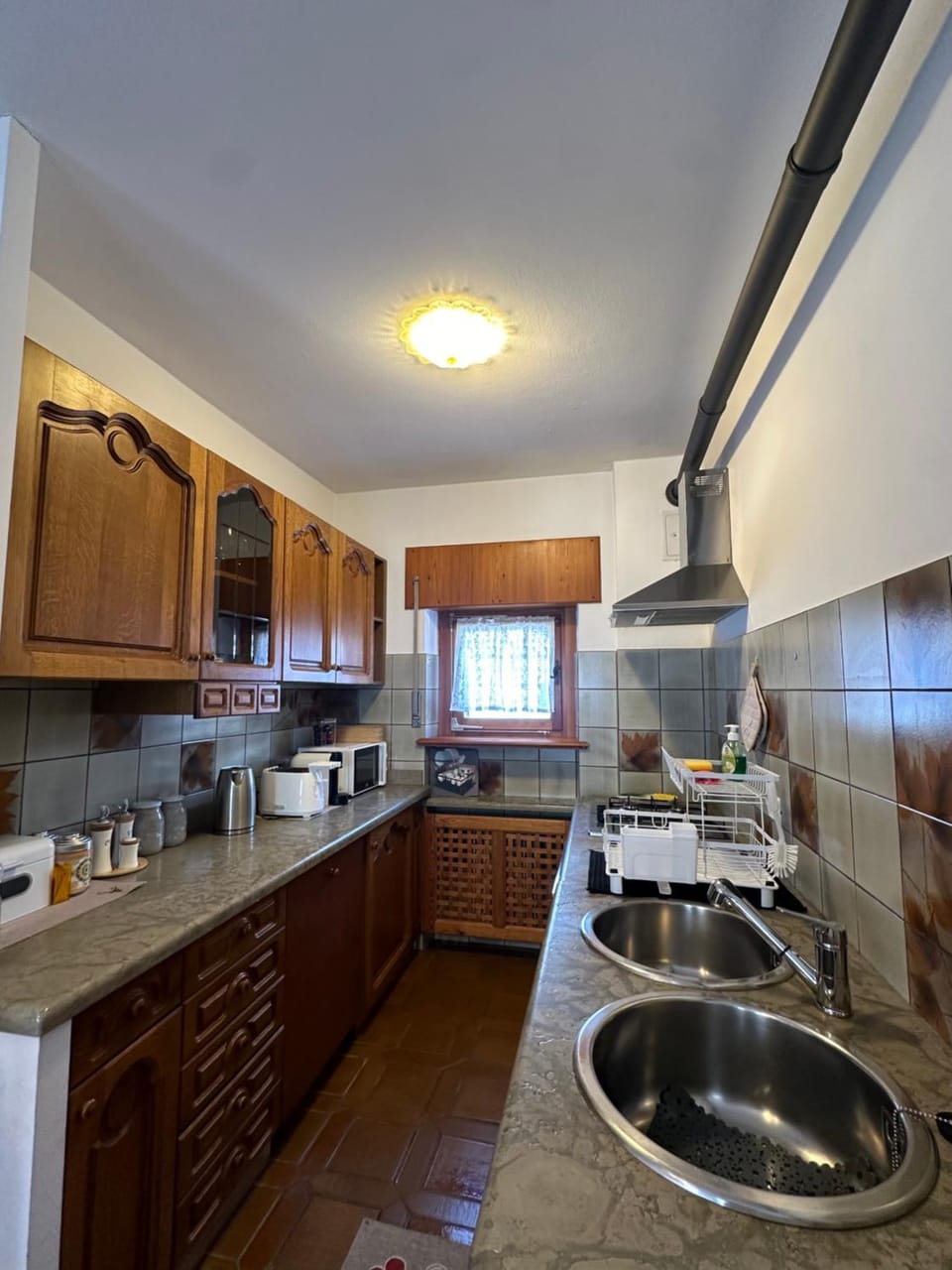 microwave, stove, toaster, kitchen