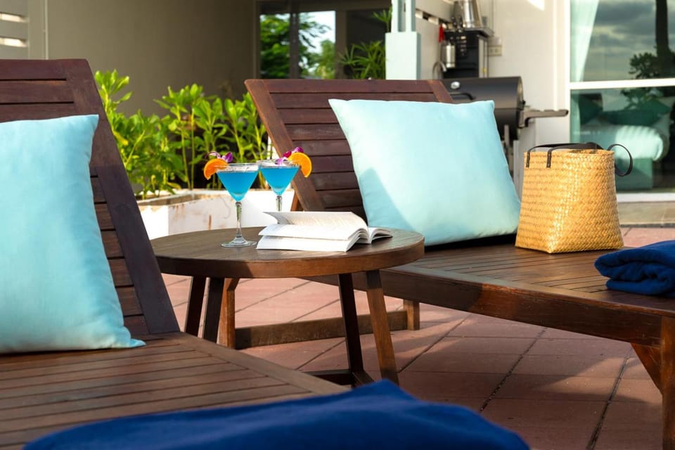 Patio, View (from property/room), Balcony/Terrace, Living room, Seating area, Dining area