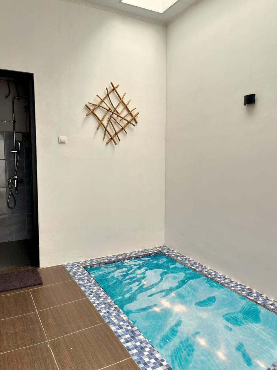 Swimming pool, Swimming pool