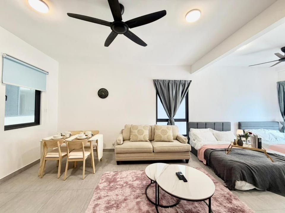 RE sunsuria 1-6Pax Setia City Mall SCCC home 4bed Apartment in Selangor, Malaysia