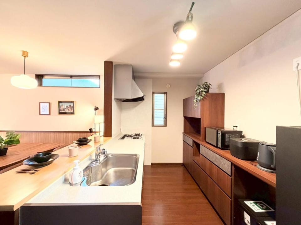 Kitchen or kitchenette, minibar, oven