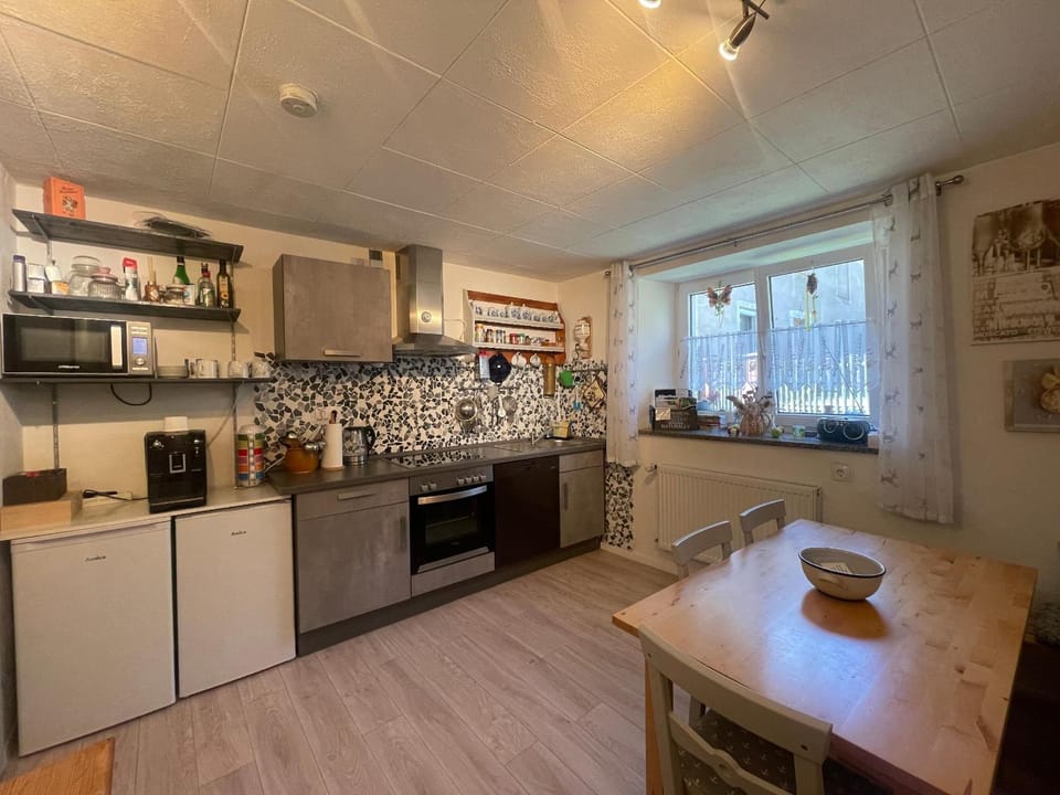 Seating area, Dining area, kitchen