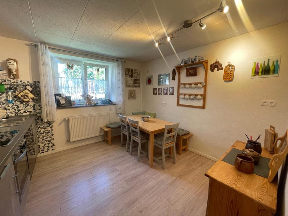 Seating area, Dining area, kitchen