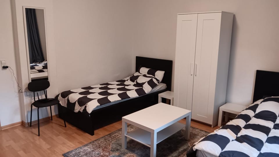 Crew Quartier ALL-INCLUSIVE Serviced Apartment 3 Schlafzimmer mit Küche und Bad in Krostitz Leipzig Apartment in Saxony