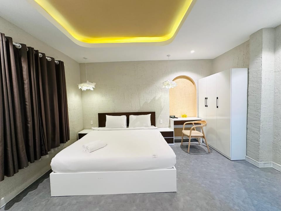 Bed, Living room, Photo of the whole room, Bedroom