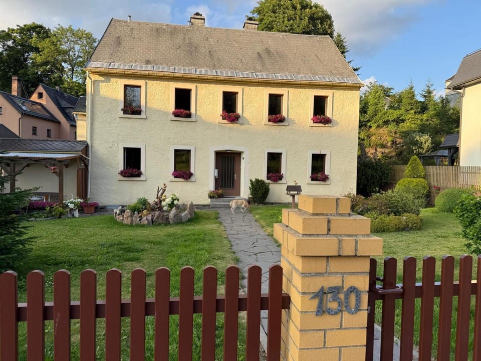 Property building, Spring, Garden, Garden view