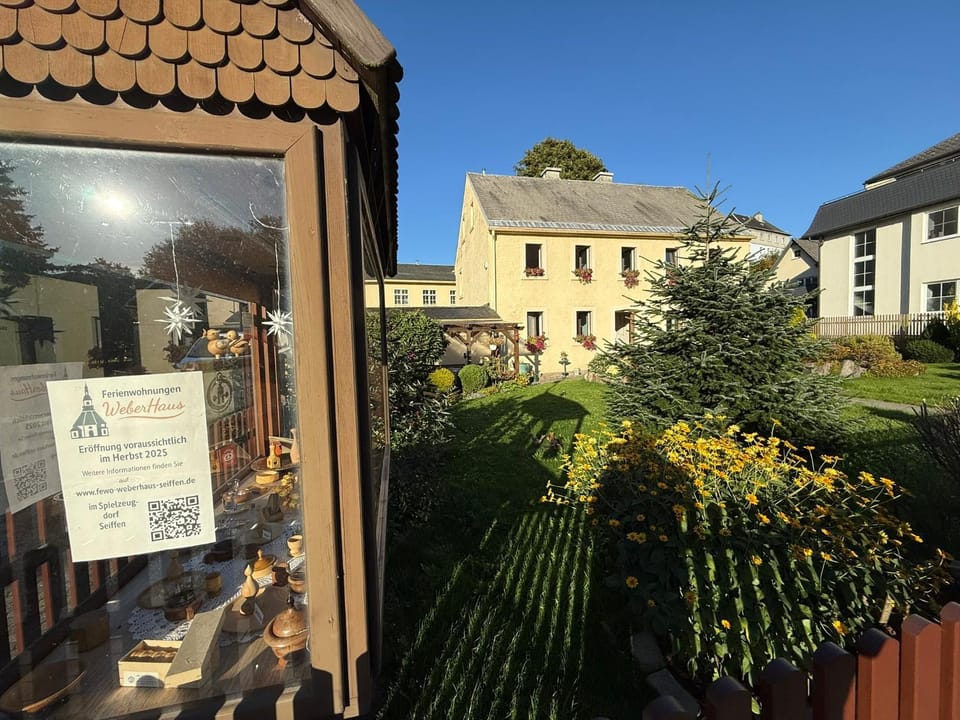 Property building, Spring, Garden, Garden view
