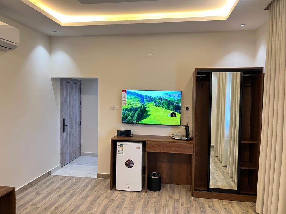 TV and multimedia, Evening entertainment, wardrobe