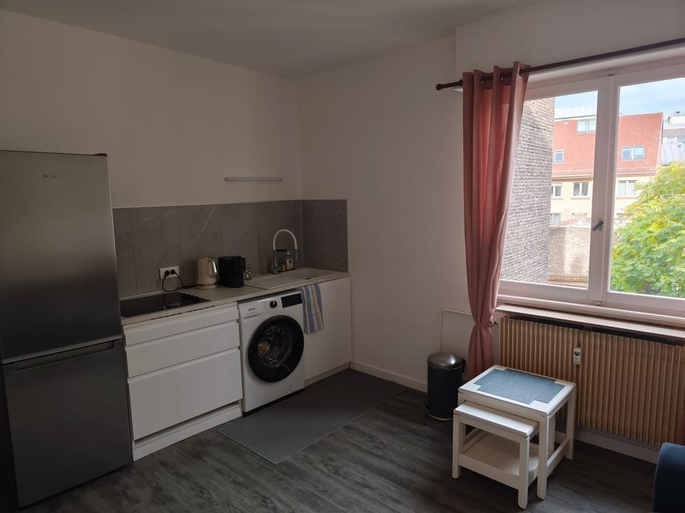 Coffee/tea facilities, stove, washing machine
