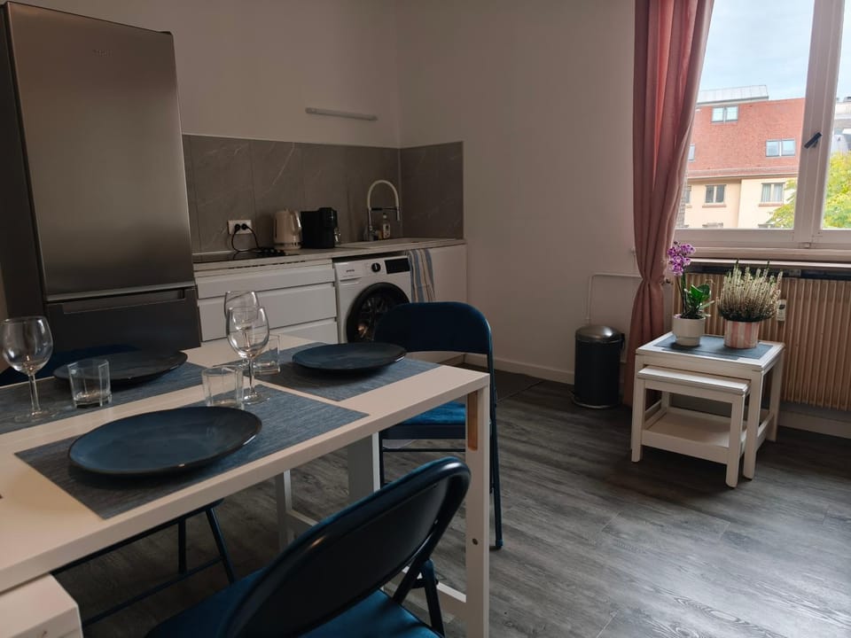 Kitchen or kitchenette, Living room, Dining area