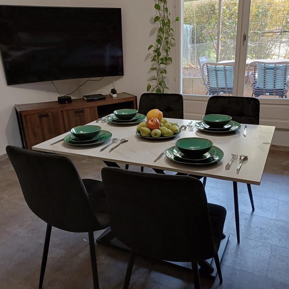 Living room, Dining area