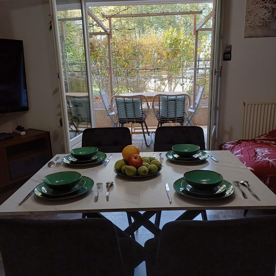 View (from property/room), Living room, Dining area