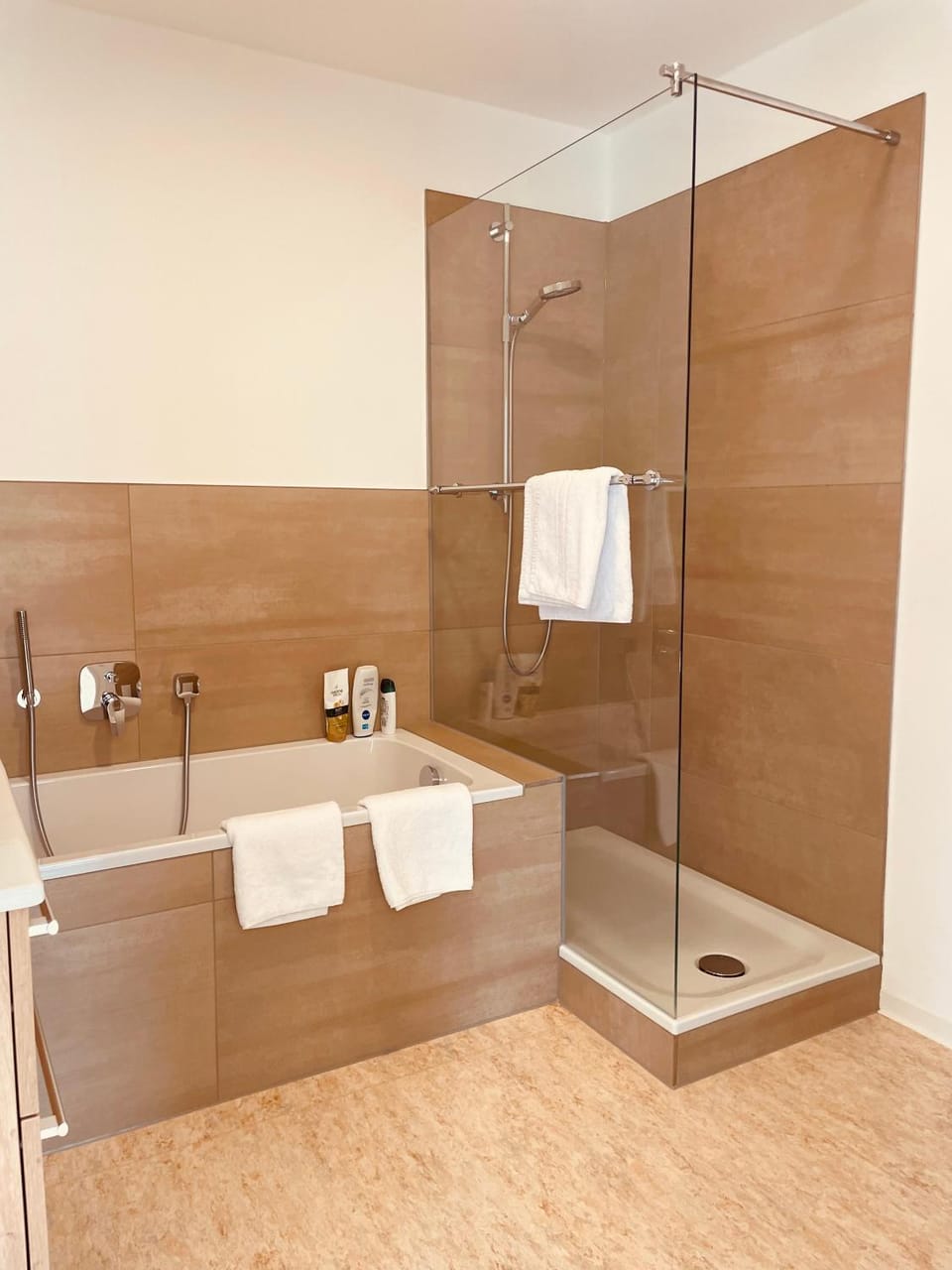 Shower, Bathroom, Bath, towels
