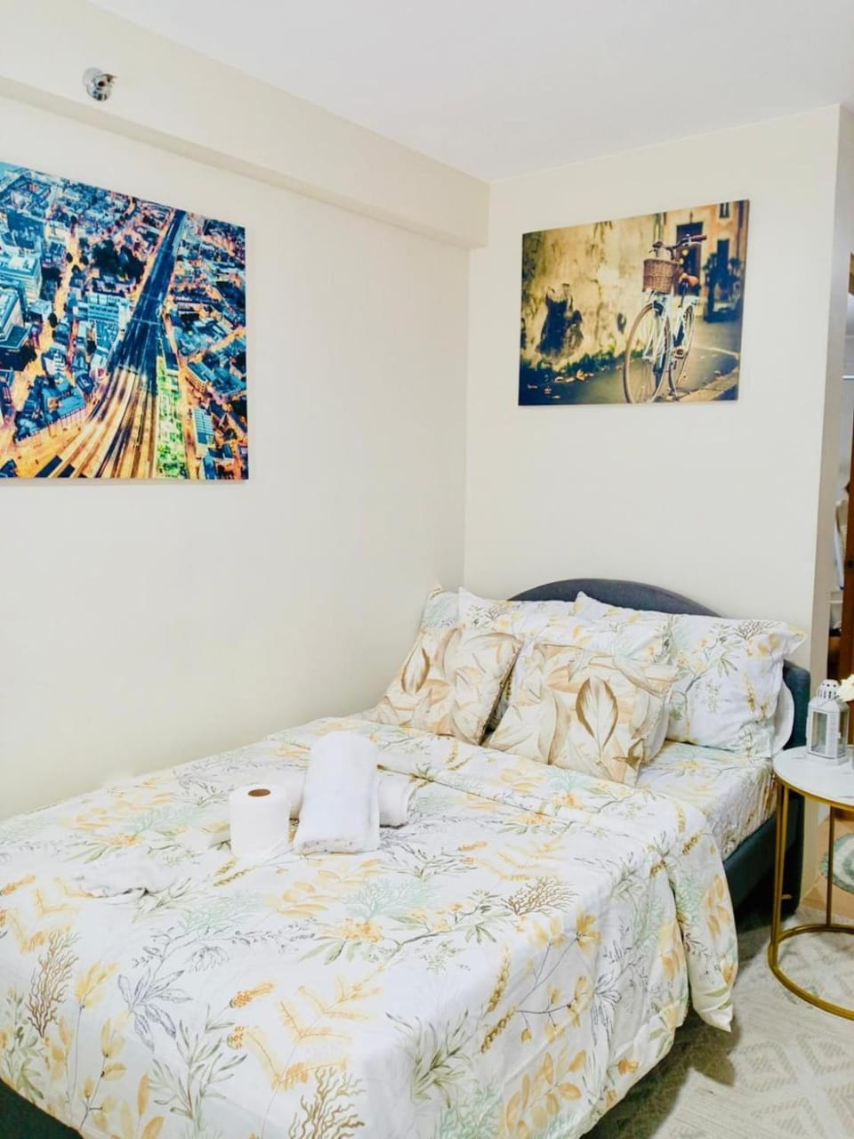 Bed, Decorative detail, Bedroom
