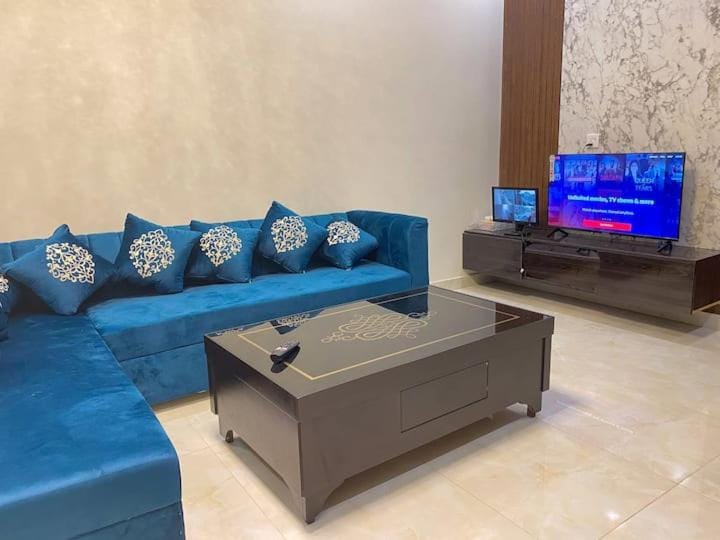 Modern Family Villa 5 Marla Ready-to-Move Bahria Lahore Villa in Lahore