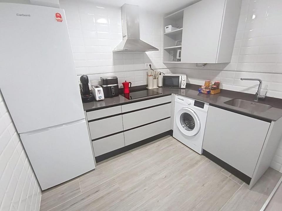 Kitchen or kitchenette, washing machine