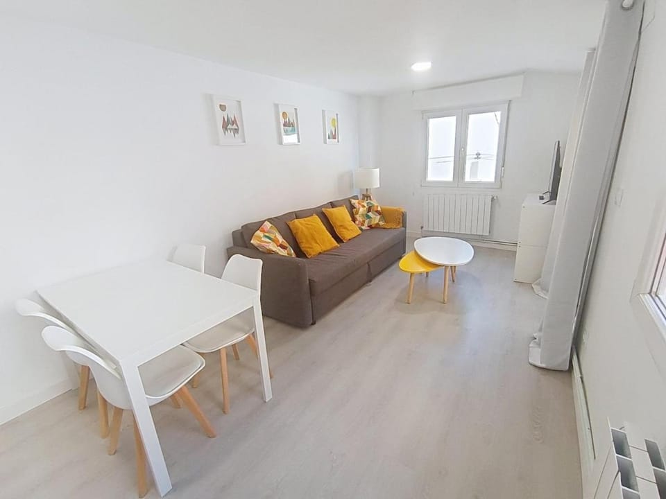 Living room, Seating area, Dining area